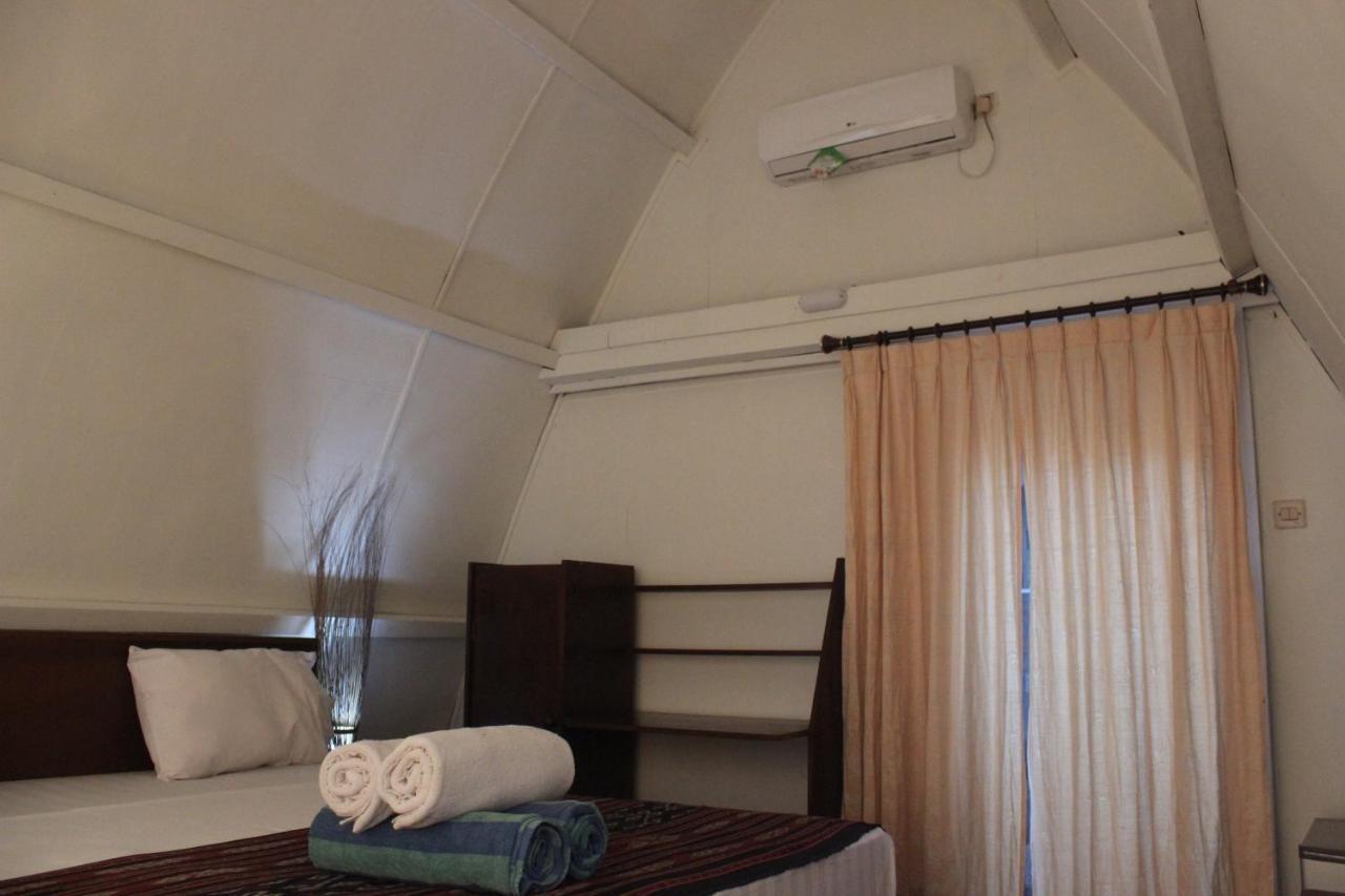 Coral Beach Seaside Quần đảo Gili Ngoại thất bức ảnh
