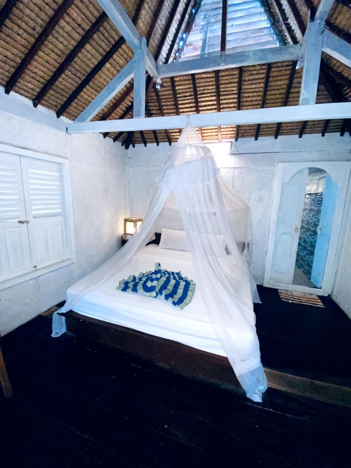 Coral Beach Seaside Quần đảo Gili Ngoại thất bức ảnh